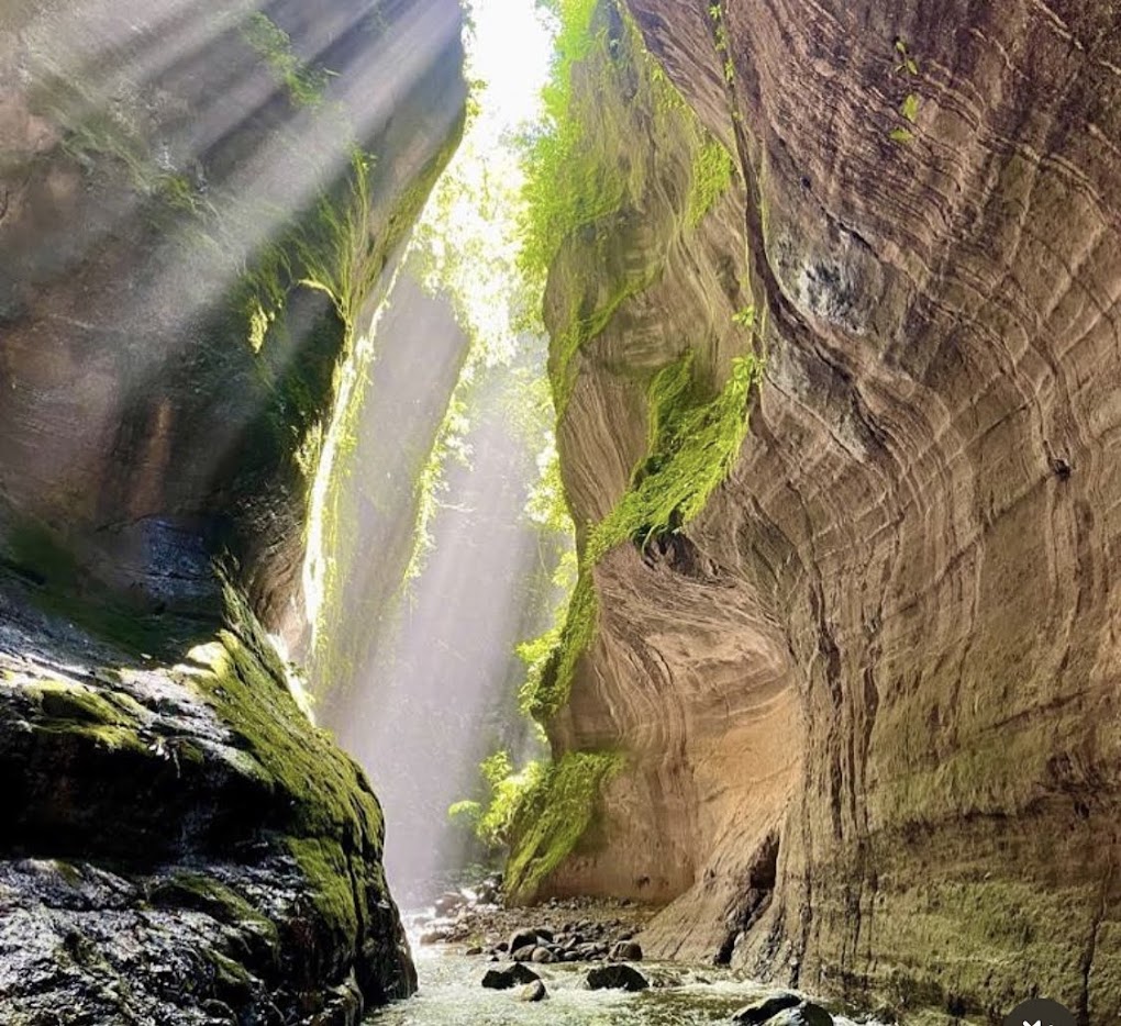 Cañón de Ciudad Esmeralda en Costa Rica